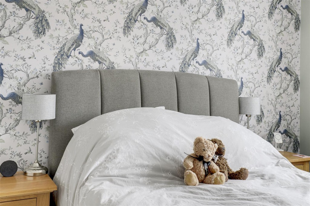 Chalfont Drive, Nottingham, Nottinghamshire, NG8 3LT