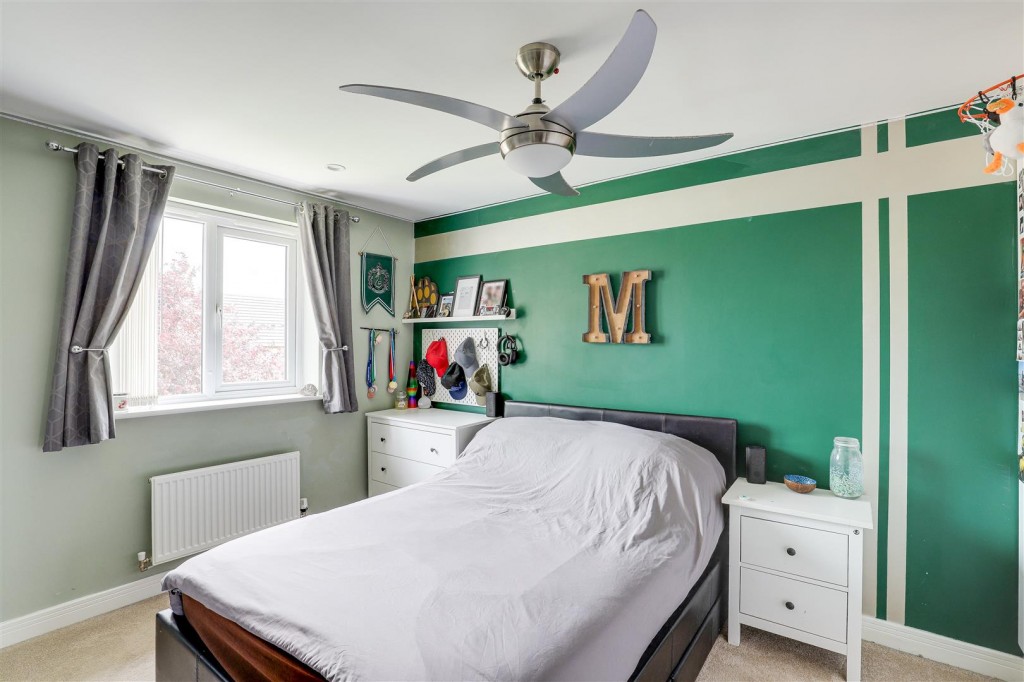 Chalfont Drive, Nottingham, Nottinghamshire, NG8 3LT