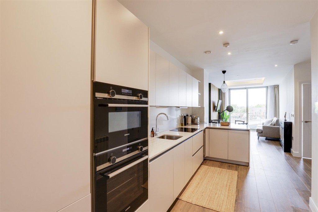 Pavilion Road, West Bridgford, Nottinghamshire, NG2 5PJ