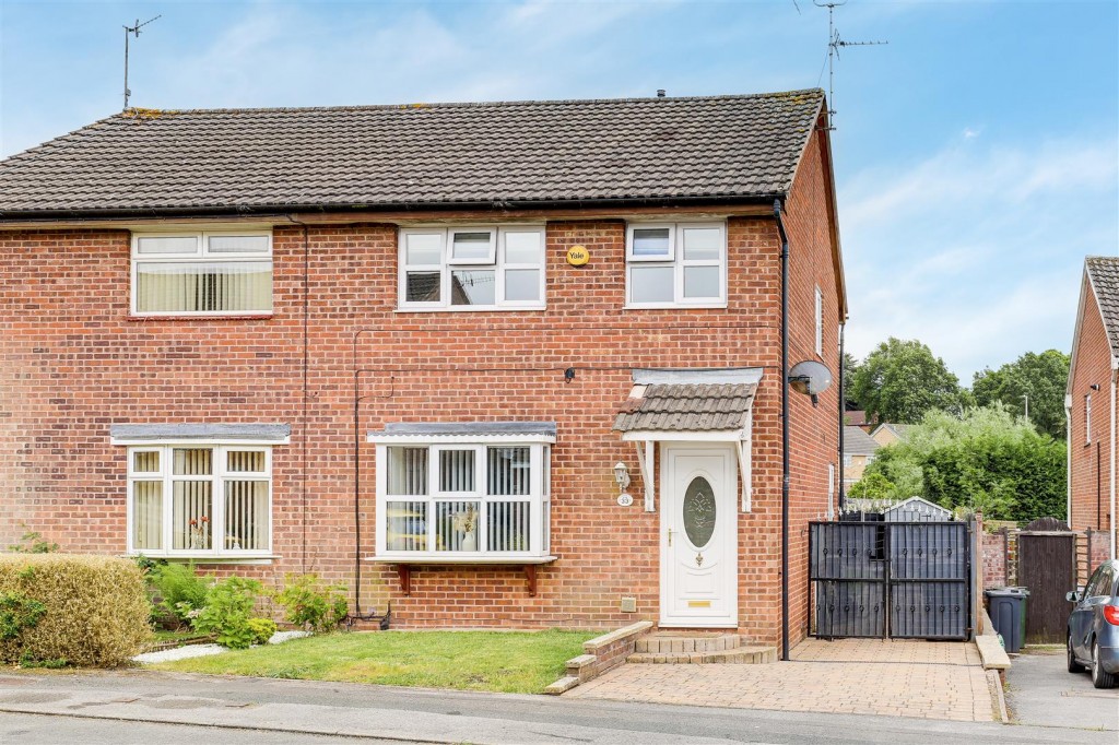 Shacklock Close, Arnold, Nottinghamshire, NG5 9QE