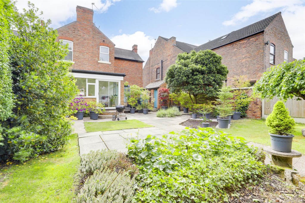 Charlton Avenue, Long Eaton, Derbyshire, NG10 2BX