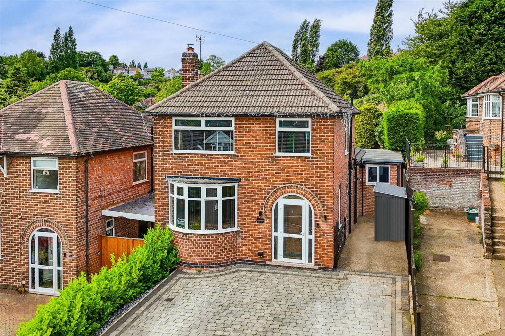 Douglas Crescent, Carlton, Nottinghamshire, NG4 1AN