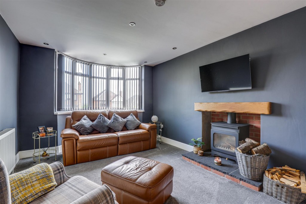 Douglas Crescent, Carlton, Nottinghamshire, NG4 1AN