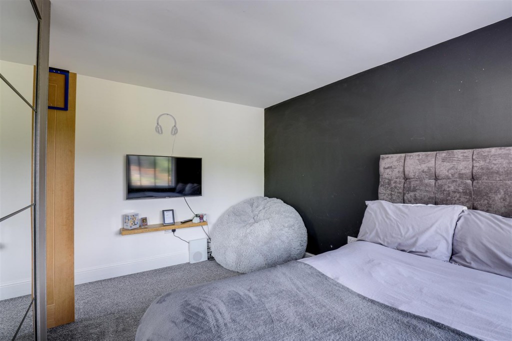 Douglas Crescent, Carlton, Nottinghamshire, NG4 1AN