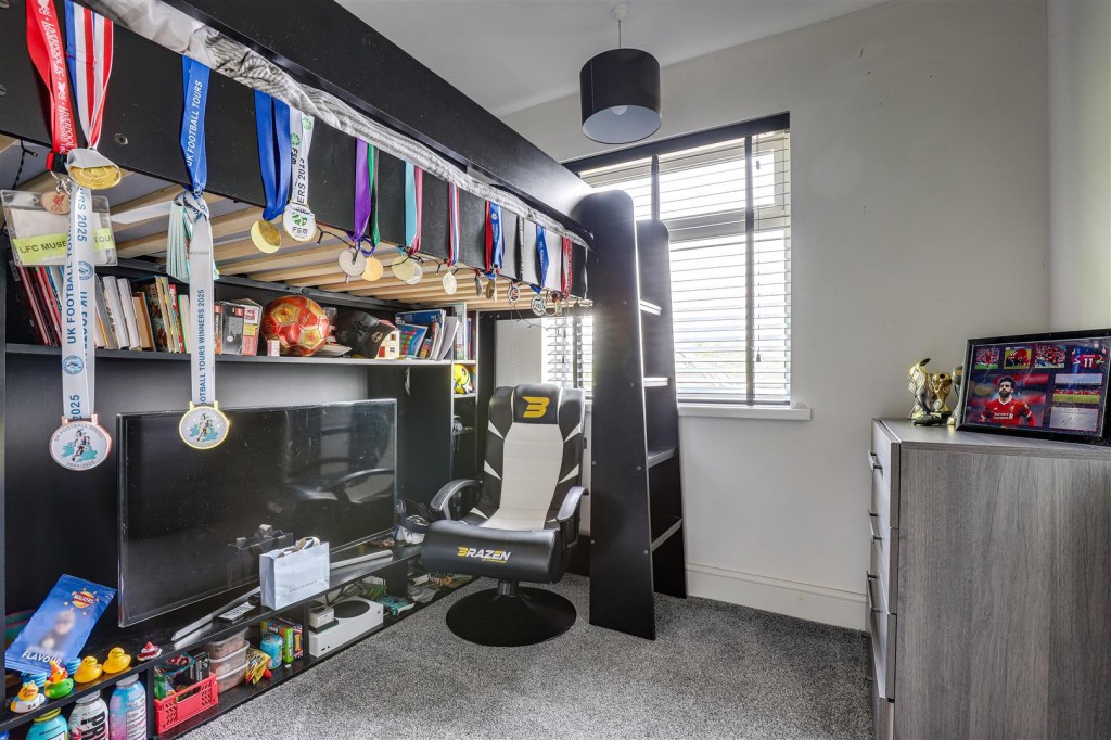 Douglas Crescent, Carlton, Nottinghamshire, NG4 1AN