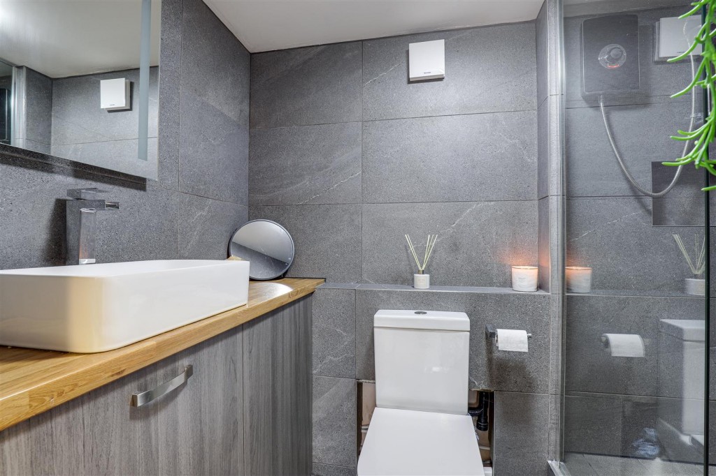 Douglas Crescent, Carlton, Nottinghamshire, NG4 1AN