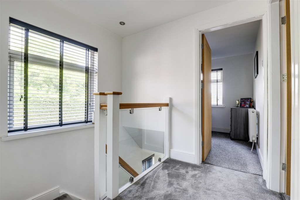 Douglas Crescent, Carlton, Nottinghamshire, NG4 1AN
