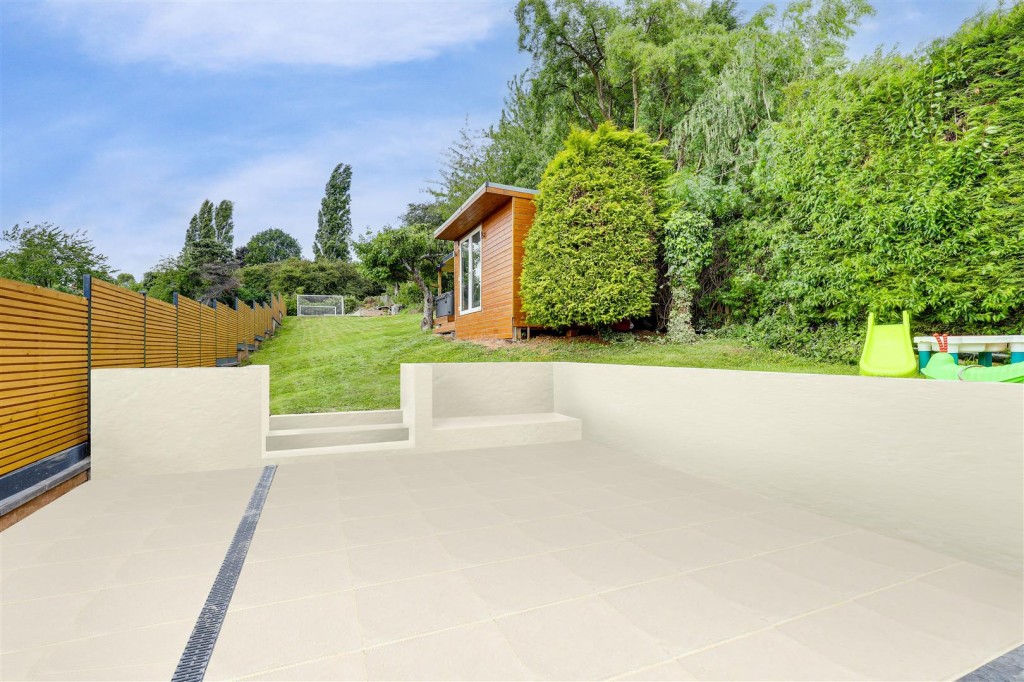 Douglas Crescent, Carlton, Nottinghamshire, NG4 1AN
