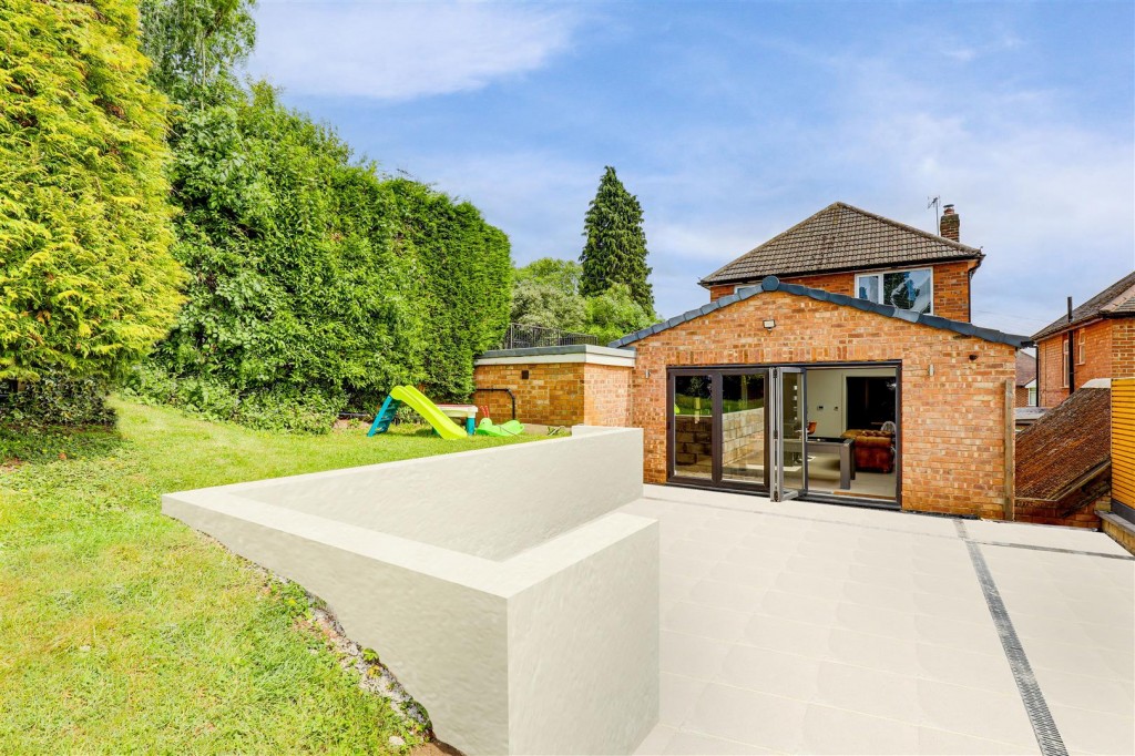Douglas Crescent, Carlton, Nottinghamshire, NG4 1AN