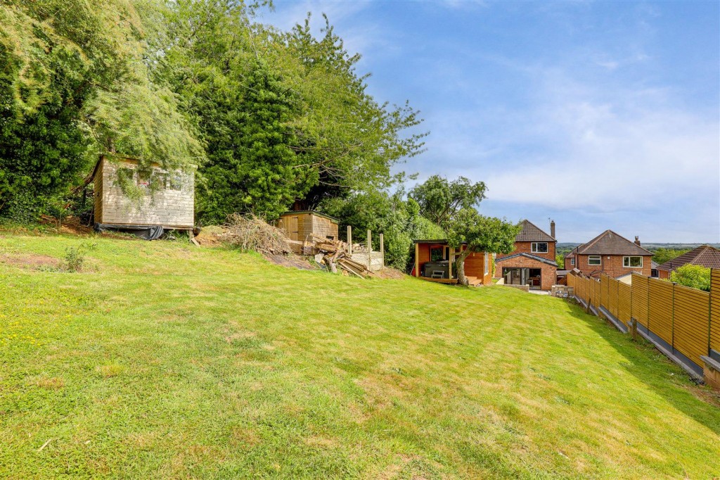 Douglas Crescent, Carlton, Nottinghamshire, NG4 1AN
