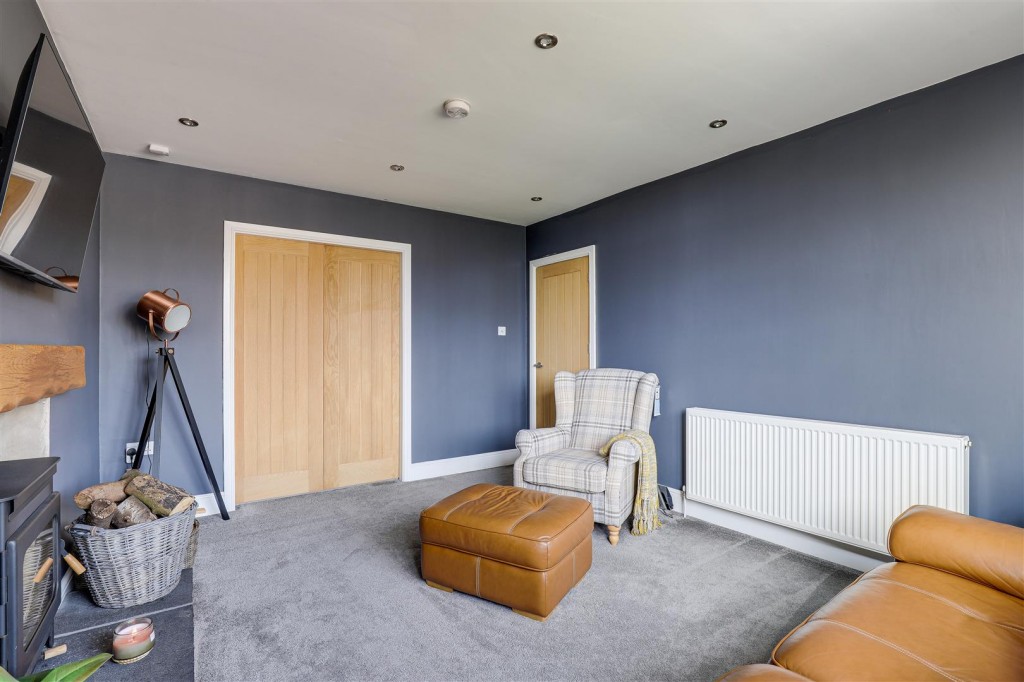 Douglas Crescent, Carlton, Nottinghamshire, NG4 1AN