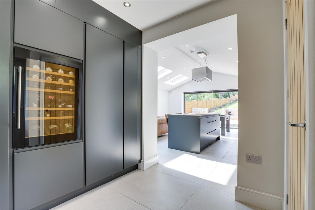 Douglas Crescent, Carlton, Nottinghamshire, NG4 1AN