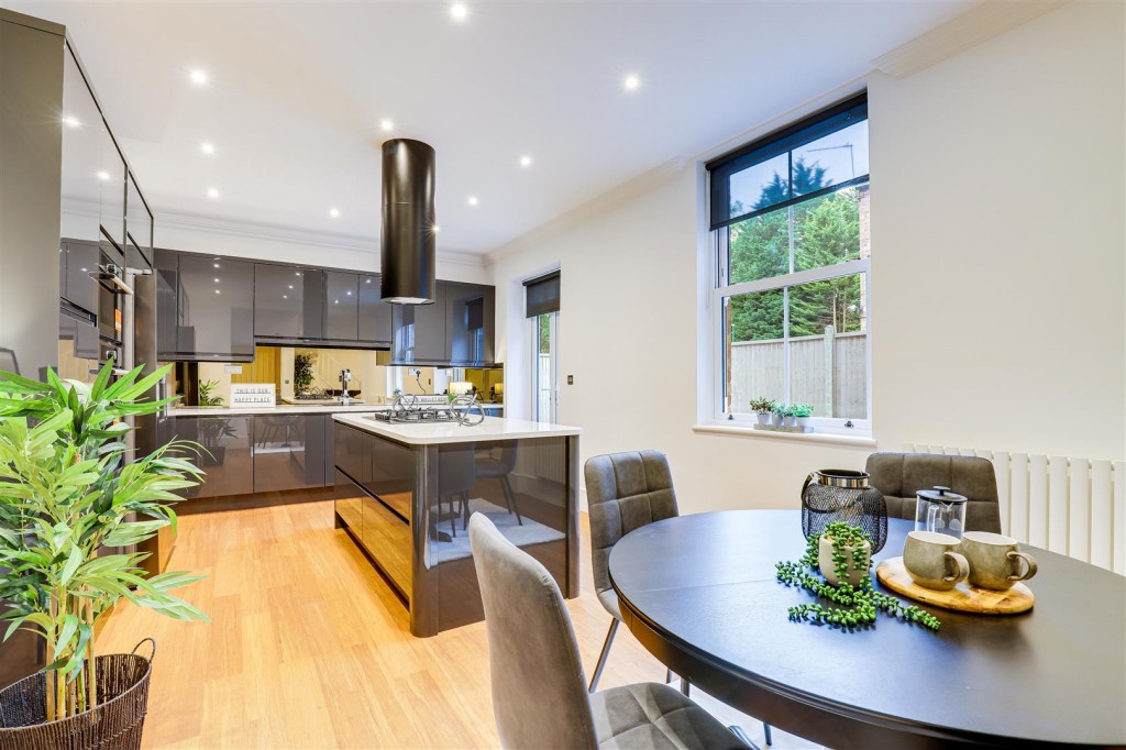 Mapperley Road, Mapperley Park, Nottinghamshire, NG3 5AS