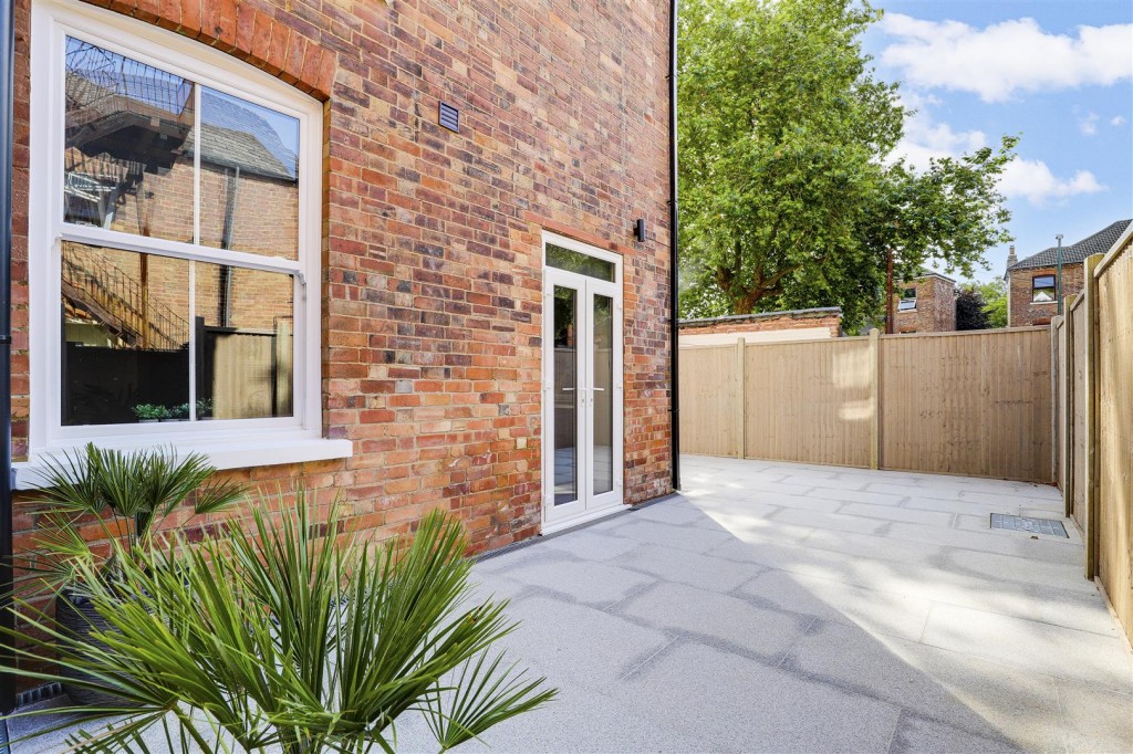 Mapperley Road, Mapperley Park, Nottinghamshire, NG3 5AS