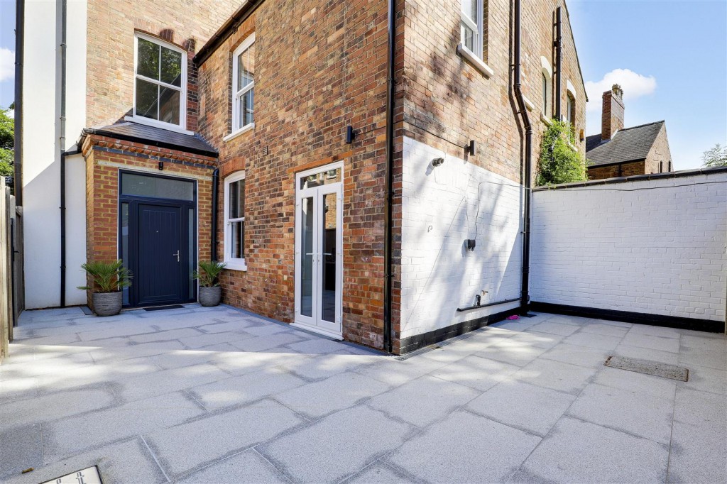 Mapperley Road, Mapperley Park, Nottinghamshire, NG3 5AS