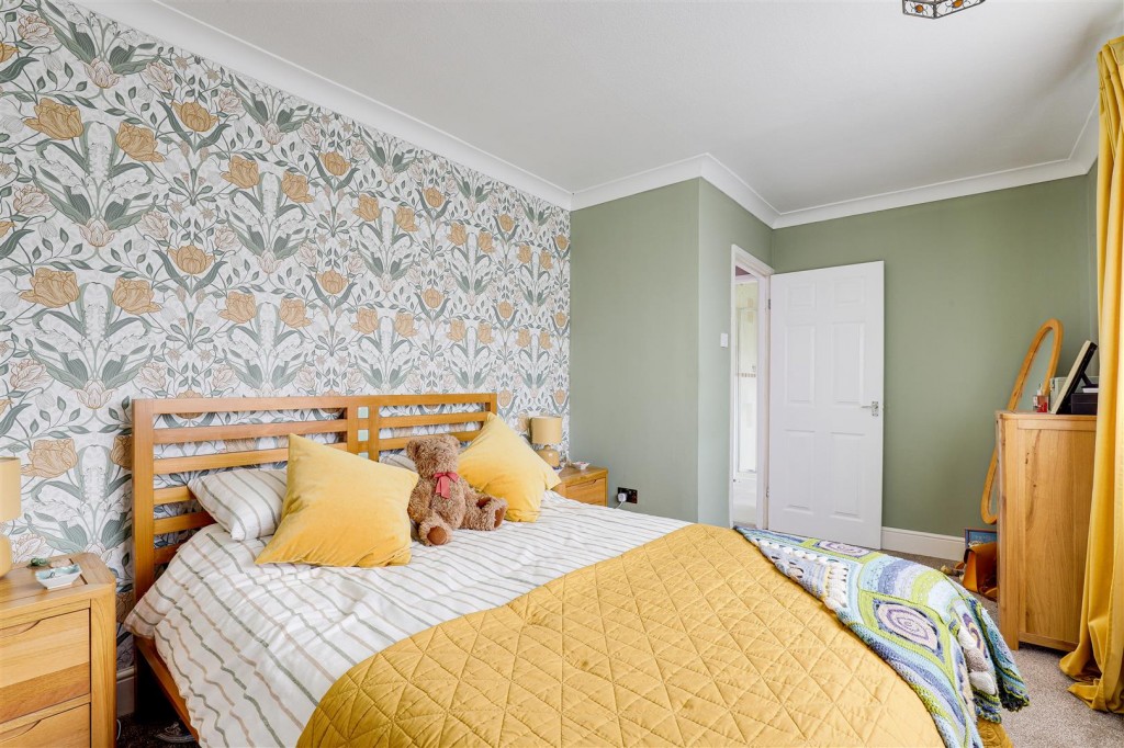Southcliffe Road, Carlton, Nottinghamshire, NG4 1ES