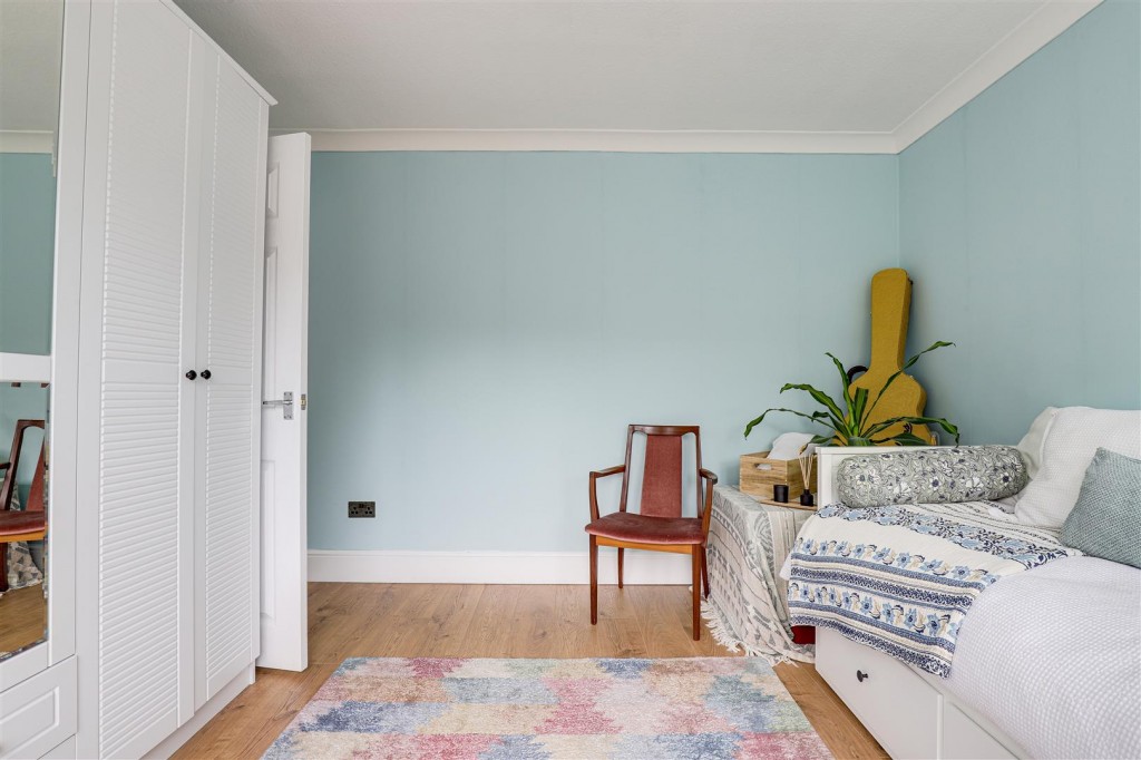 Southcliffe Road, Carlton, Nottinghamshire, NG4 1ES