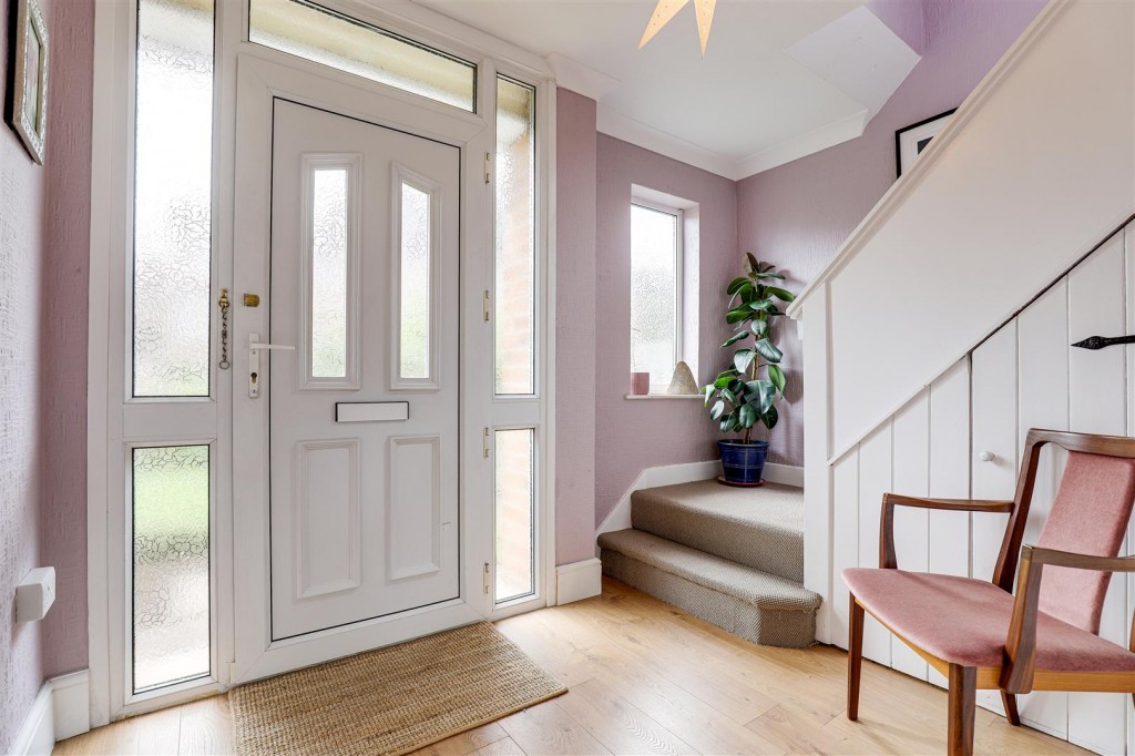 Southcliffe Road, Carlton, Nottinghamshire, NG4 1ES