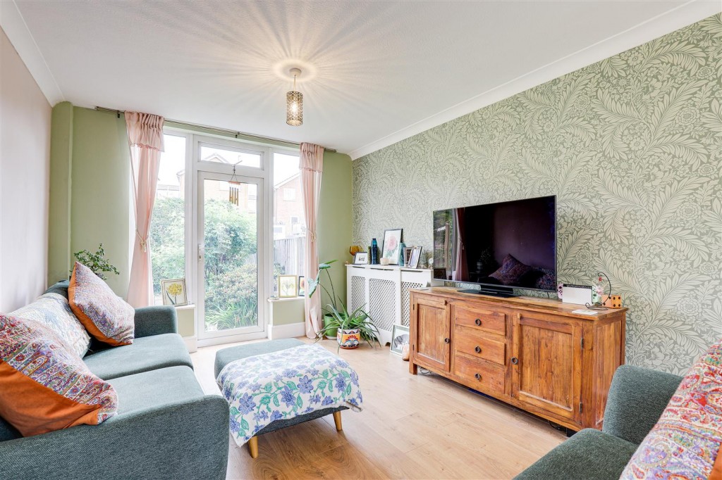 Southcliffe Road, Carlton, Nottinghamshire, NG4 1ES