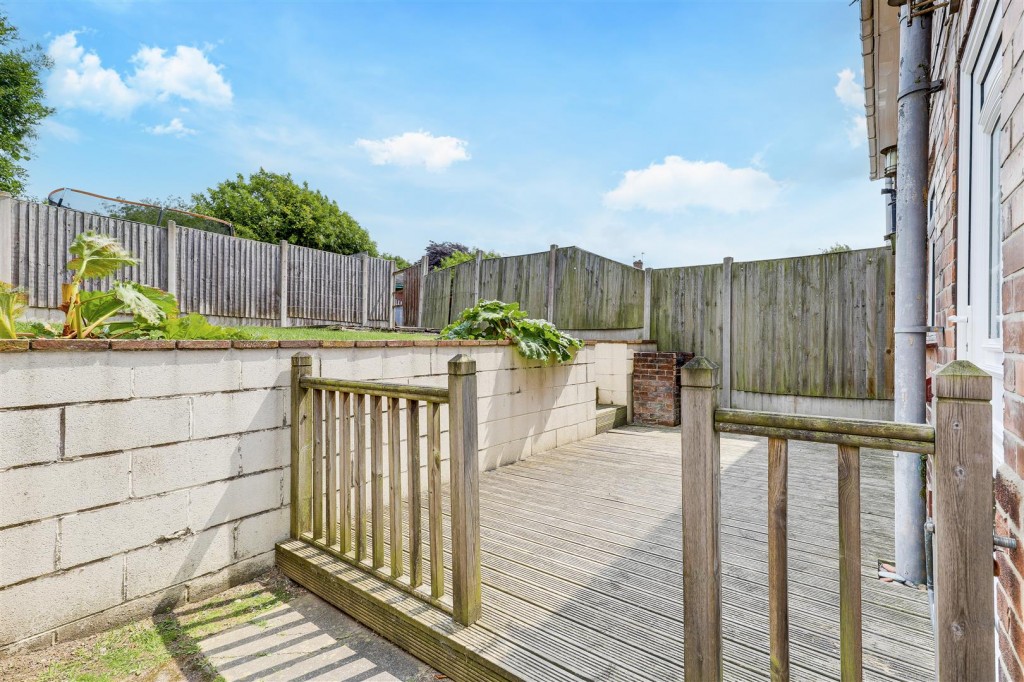 Longmead Drive Daybrook, Nottingham, NG5 6EE