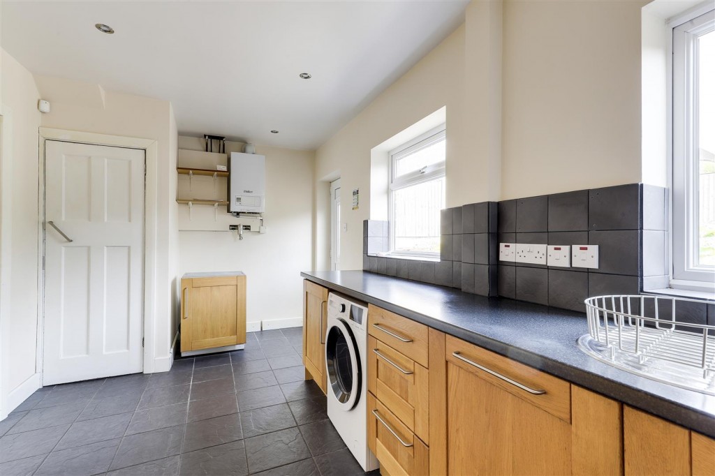 Longmead Drive Daybrook, Nottingham, NG5 6EE
