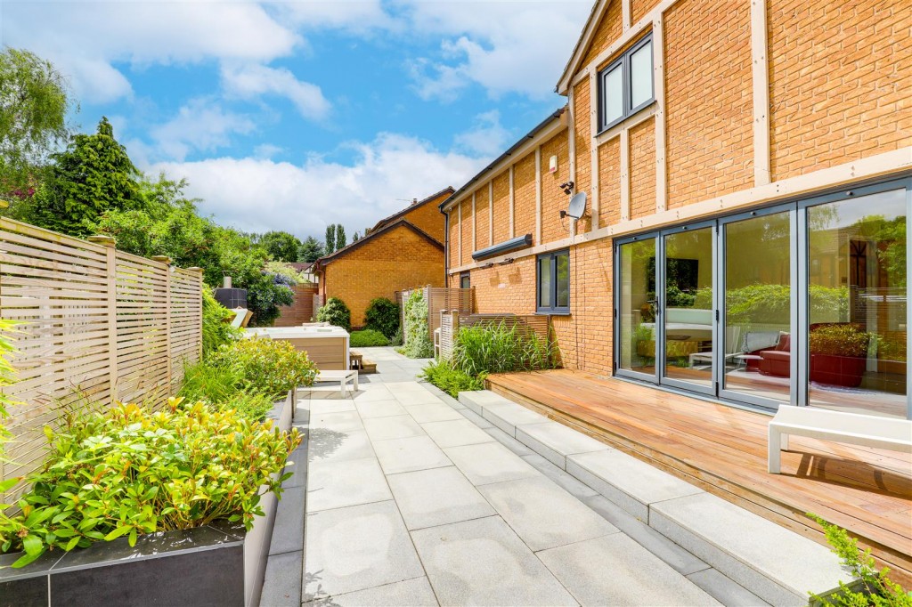 Hallfields, Edwalton, Nottinghamshire, NG12 4AA