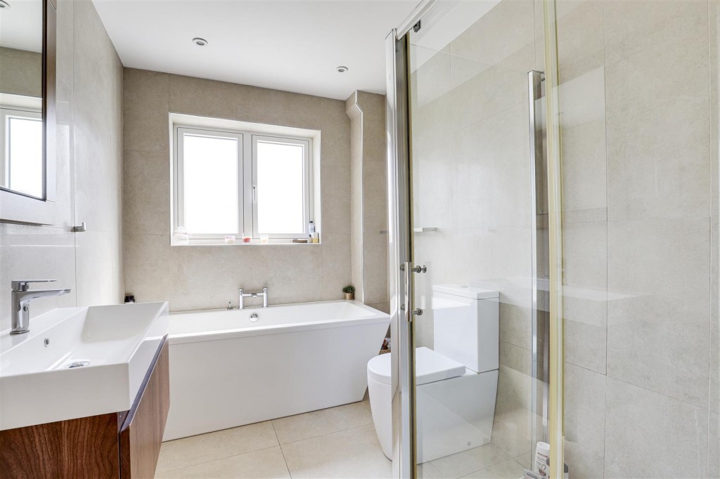 Hallfields, Edwalton, Nottinghamshire, NG12 4AA