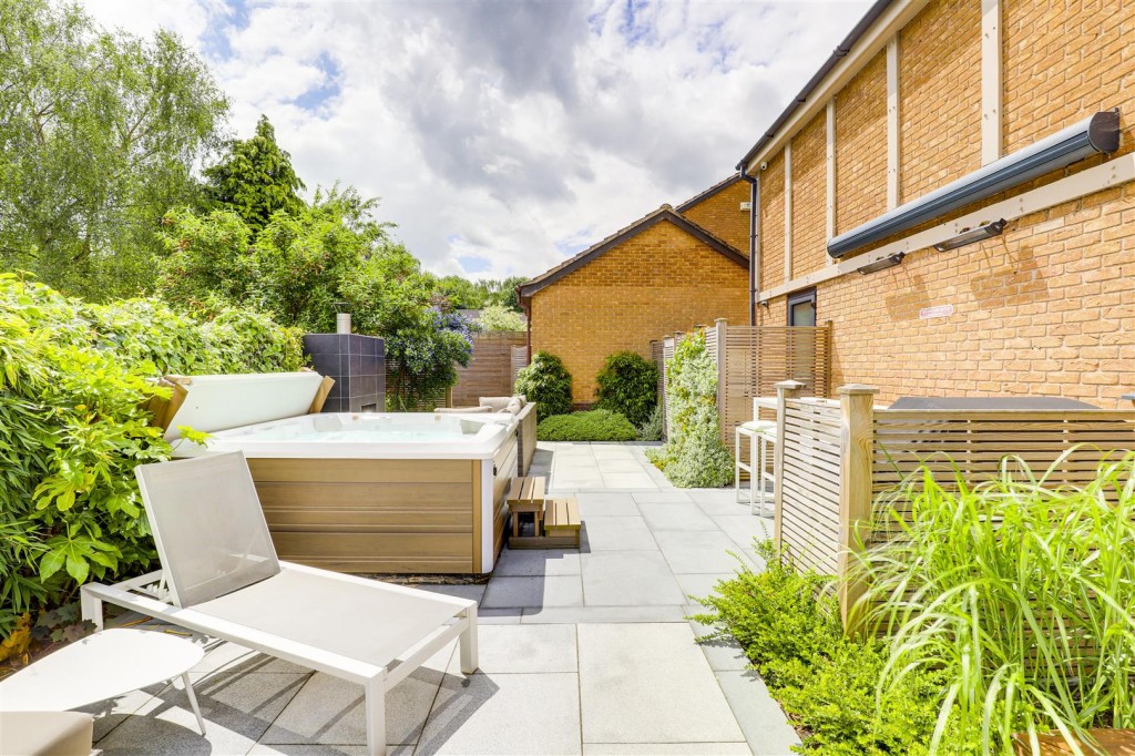 Hallfields, Edwalton, Nottinghamshire, NG12 4AA