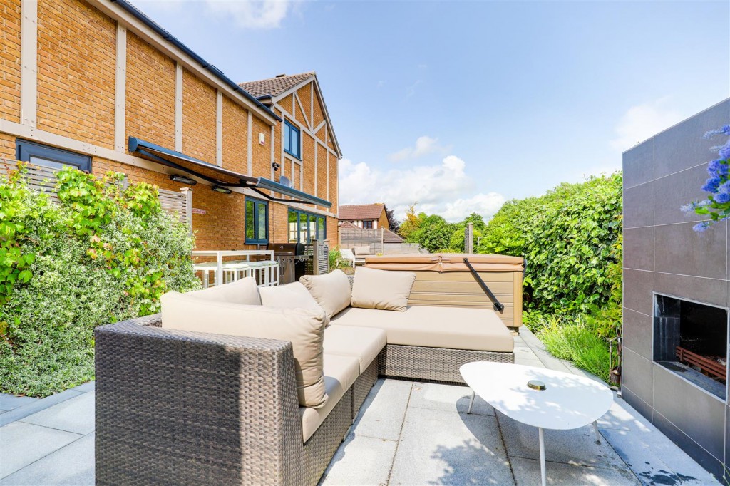 Hallfields, Edwalton, Nottinghamshire, NG12 4AA