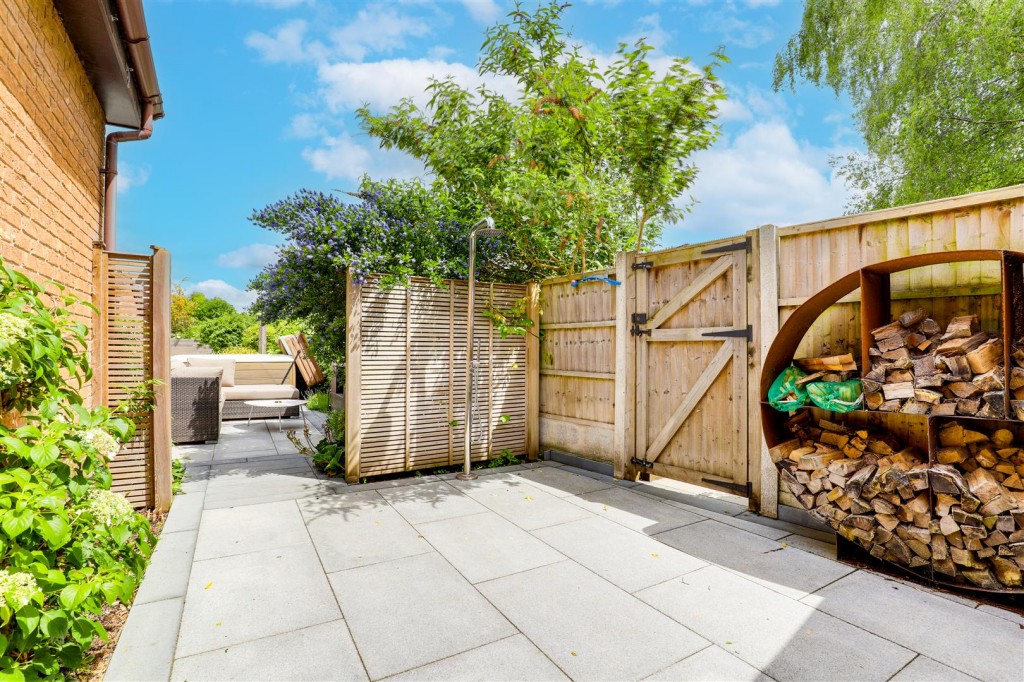 Hallfields, Edwalton, Nottinghamshire, NG12 4AA
