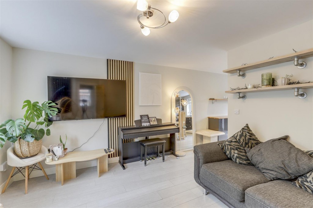 Longmoor Road, Long Eaton, Derbyshire, NG10 4FQ