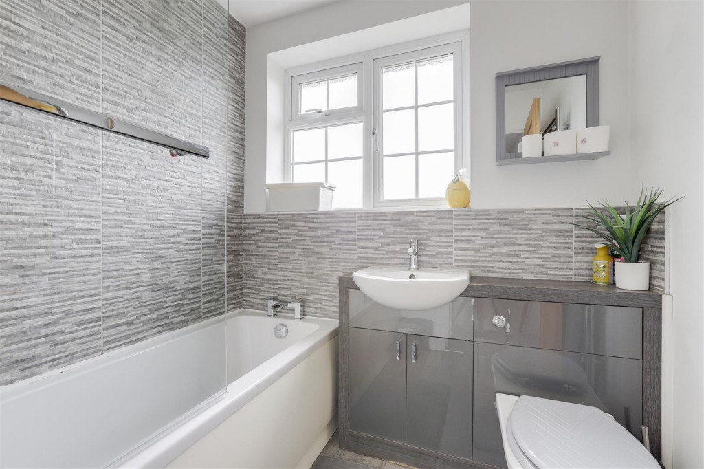 Longmoor Road, Long Eaton, Derbyshire, NG10 4FQ
