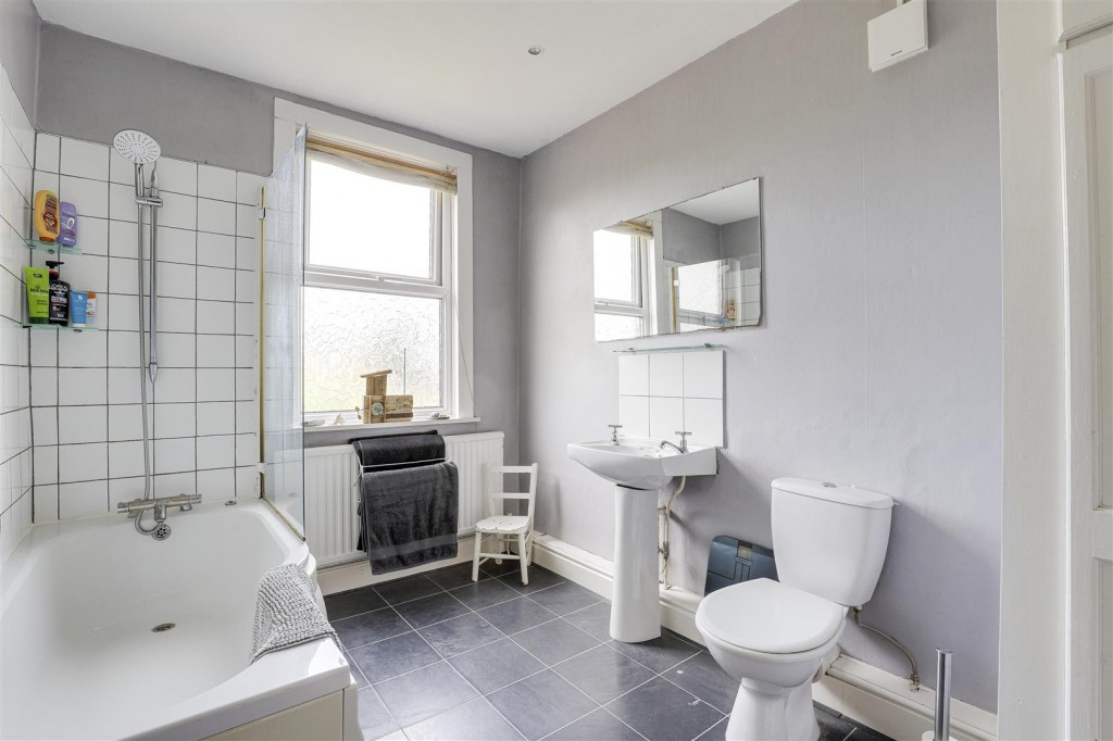 Wilford Crescent East, The Meadows, Nottinghamshire, NG2 2EA
