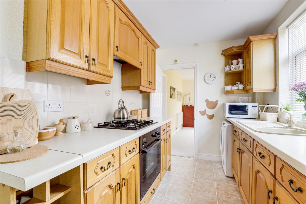 Runton Drive, Basford, Nottinghamshire, NG6 0FL