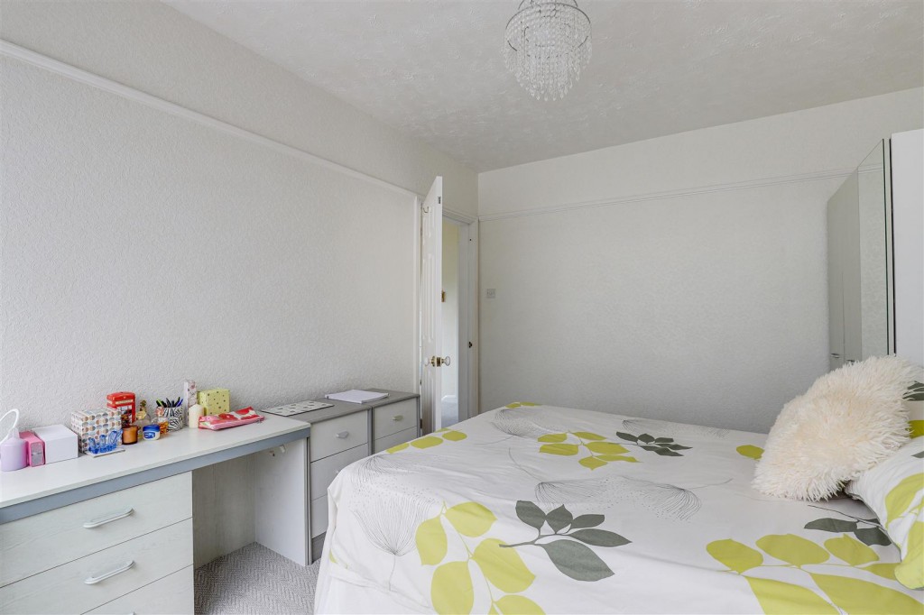 Runton Drive, Basford, Nottinghamshire, NG6 0FL