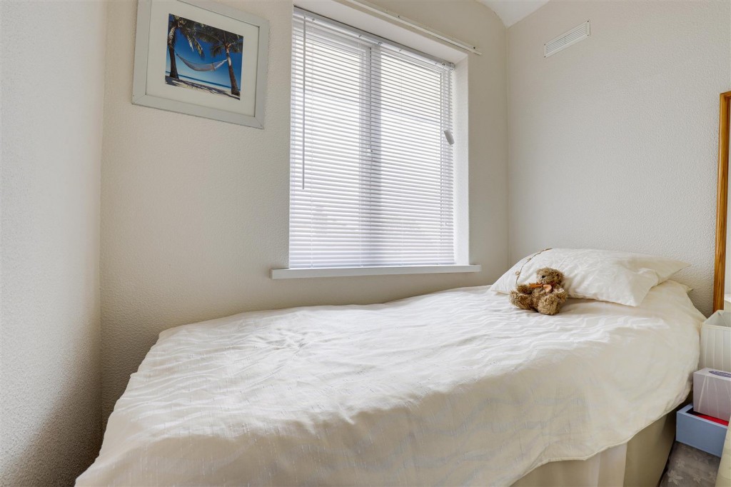 Runton Drive, Basford, Nottinghamshire, NG6 0FL