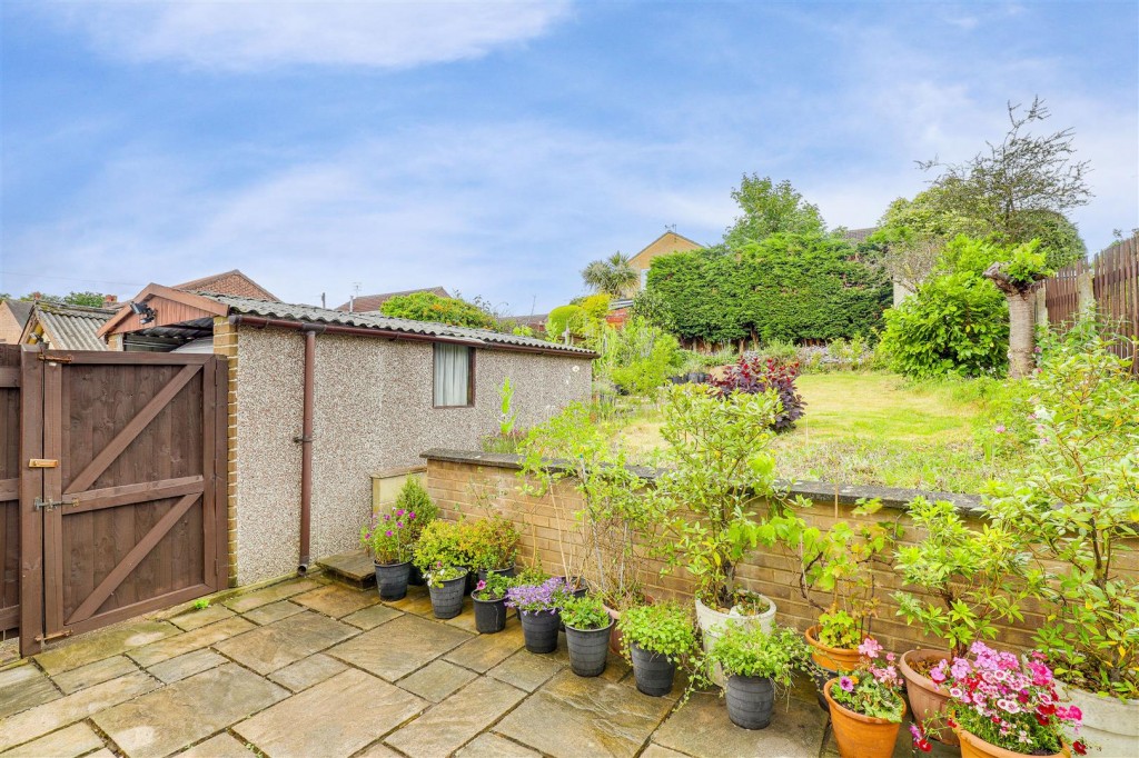 Runton Drive, Basford, Nottinghamshire, NG6 0FL