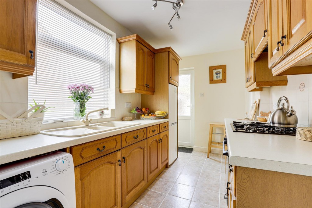 Runton Drive, Basford, Nottinghamshire, NG6 0FL