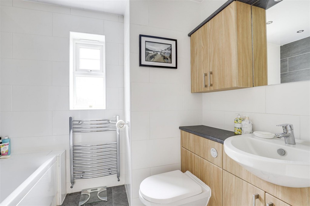 Swallow Crescent, Ravenshead, Nottinghamshire, NG15 9JN