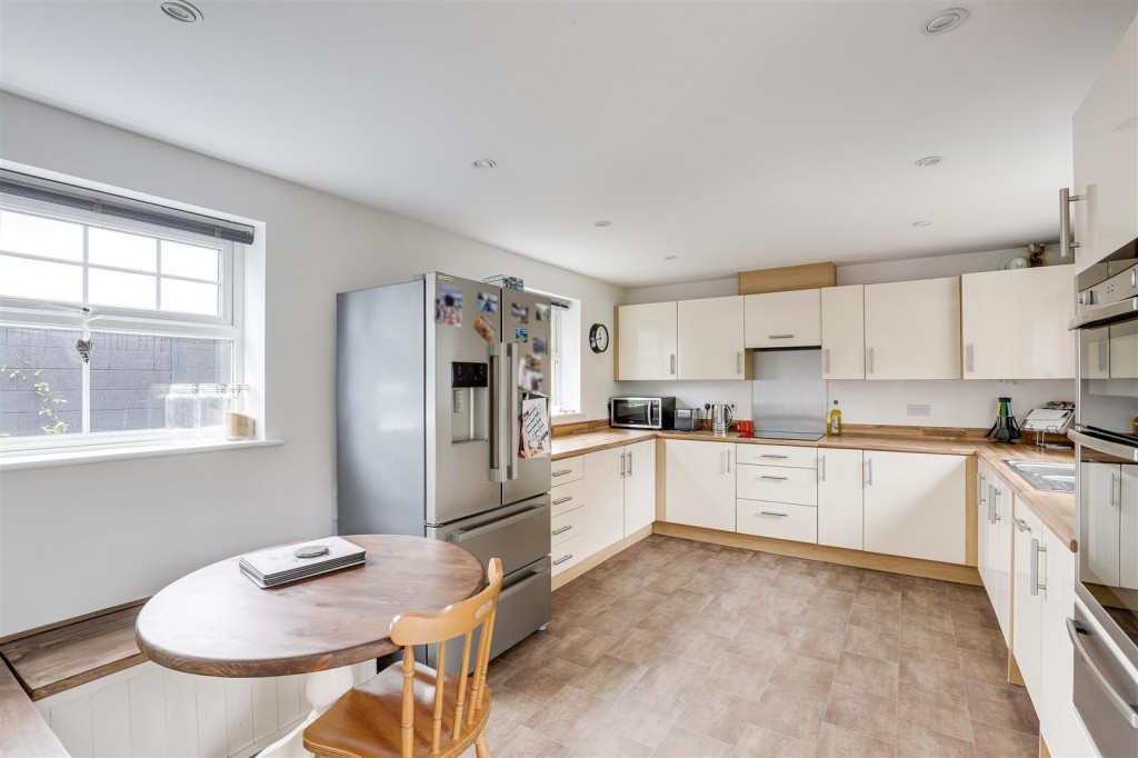 Swallow Crescent, Ravenshead, Nottinghamshire, NG15 9JN