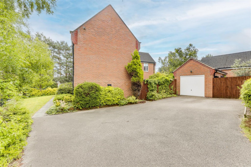 Swallow Crescent, Ravenshead, Nottinghamshire, NG15 9JN