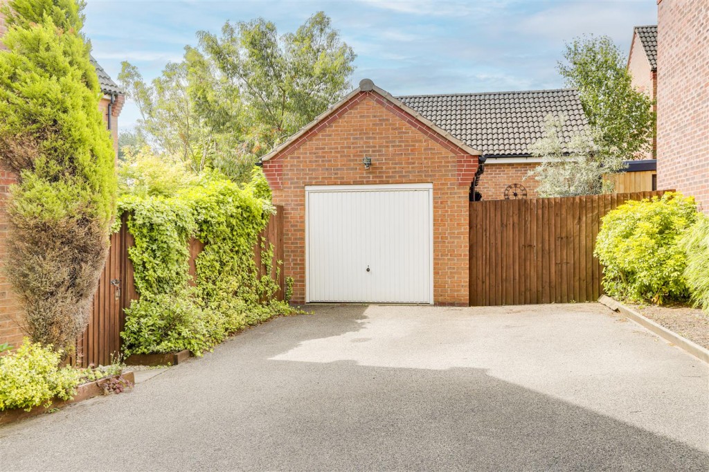 Swallow Crescent, Ravenshead, Nottinghamshire, NG15 9JN