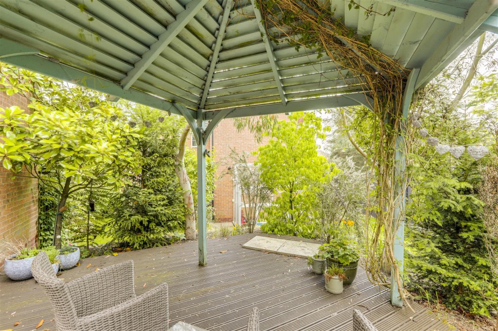 Swallow Crescent, Ravenshead, Nottinghamshire, NG15 9JN