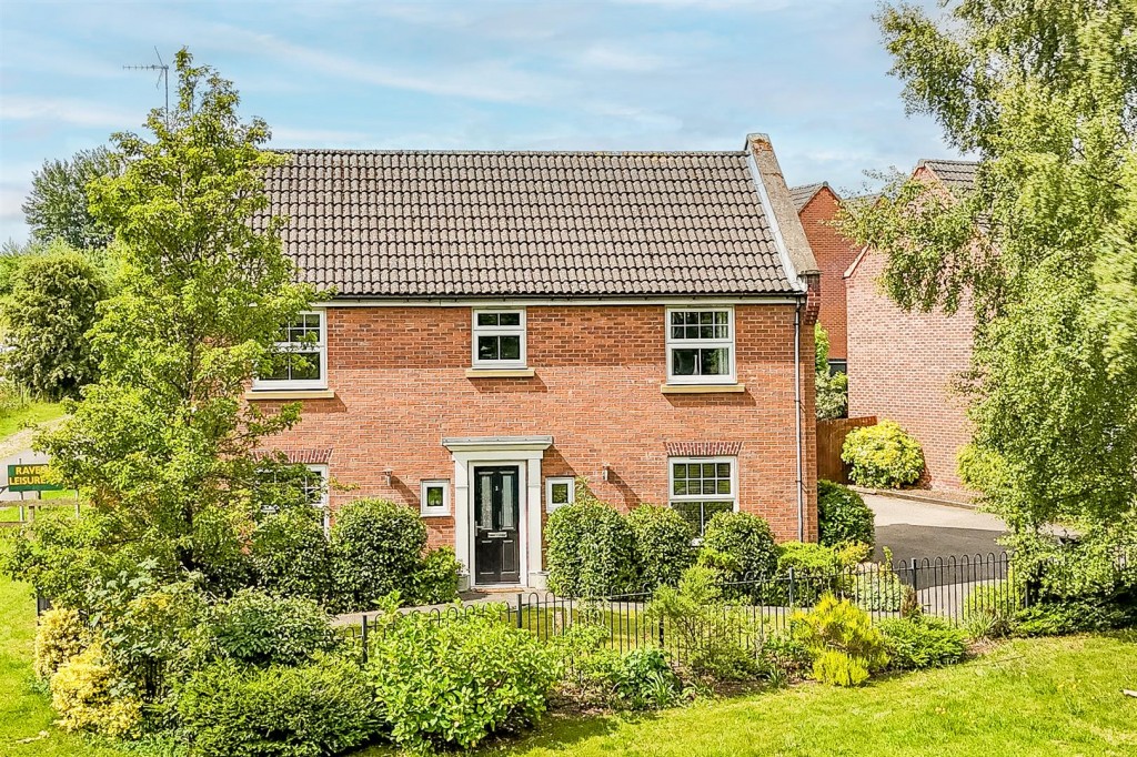 Swallow Crescent, Ravenshead, Nottinghamshire, NG15 9JN