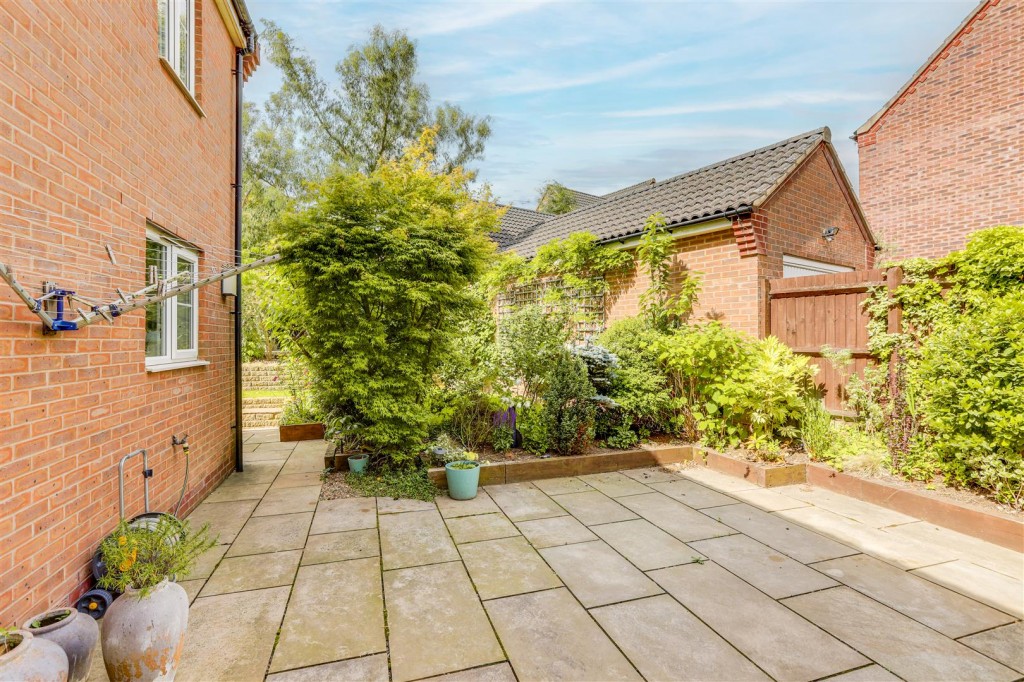 Swallow Crescent, Ravenshead, Nottinghamshire, NG15 9JN