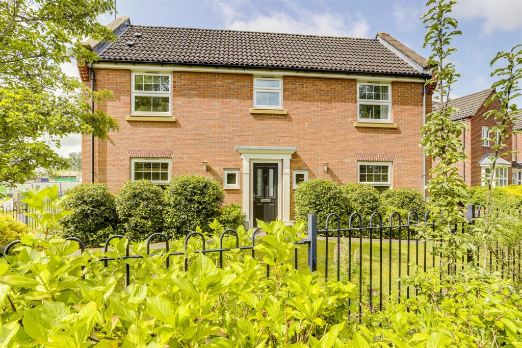 Swallow Crescent, Ravenshead, Nottinghamshire, NG15 9JN