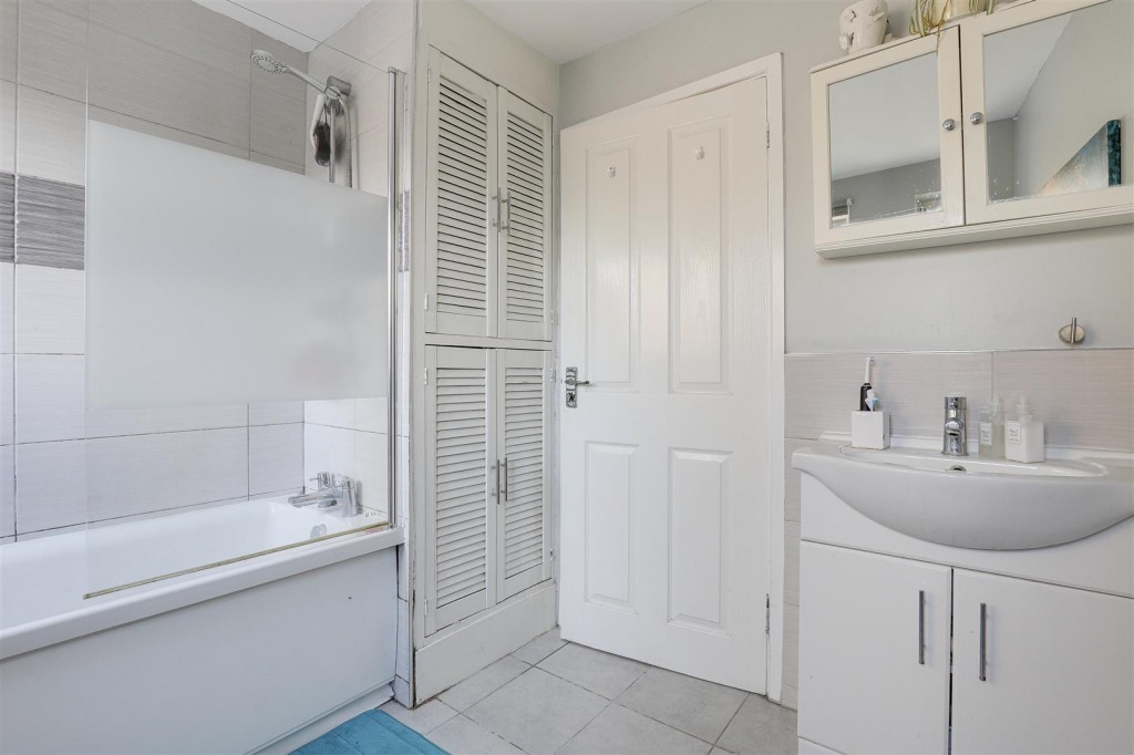Mcintosh Road, Gedling, Nottinghamshire, NG4 4HR