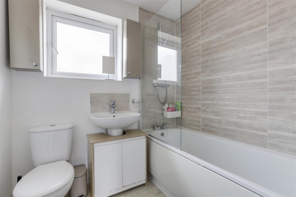Harvest Close, Beeston, Nottinghamshire, NG9 2JS