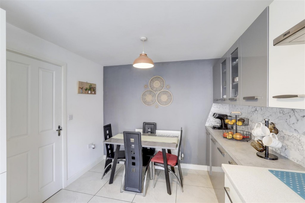 Harvest Close, Beeston, Nottinghamshire, NG9 2JS