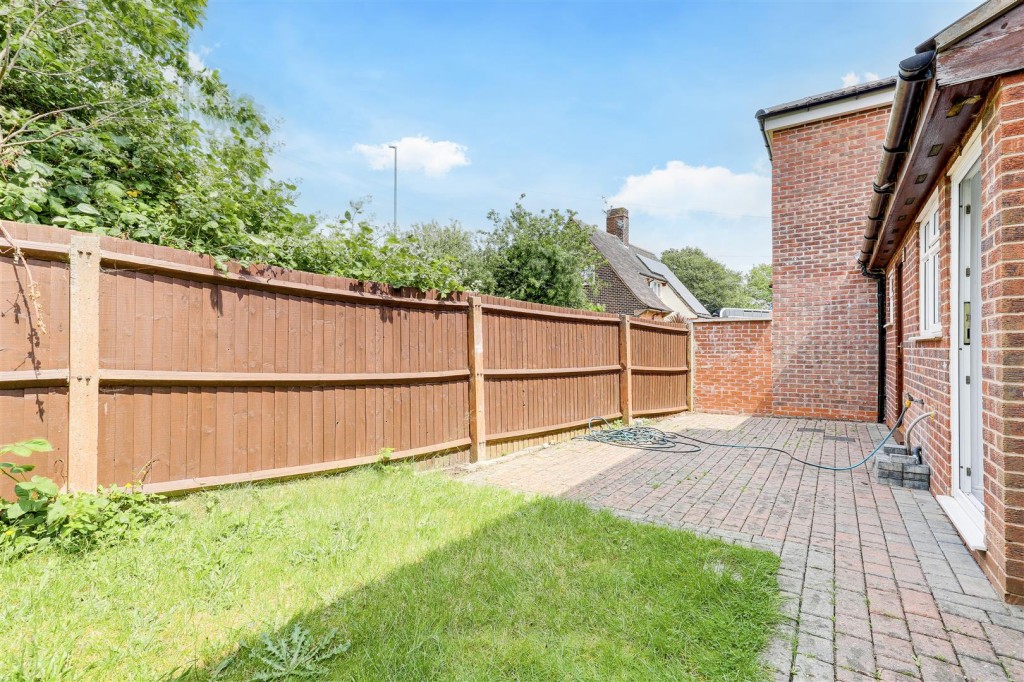 Mayfair Gardens, Nottingham, Nottinghamshire, ng5 1LT
